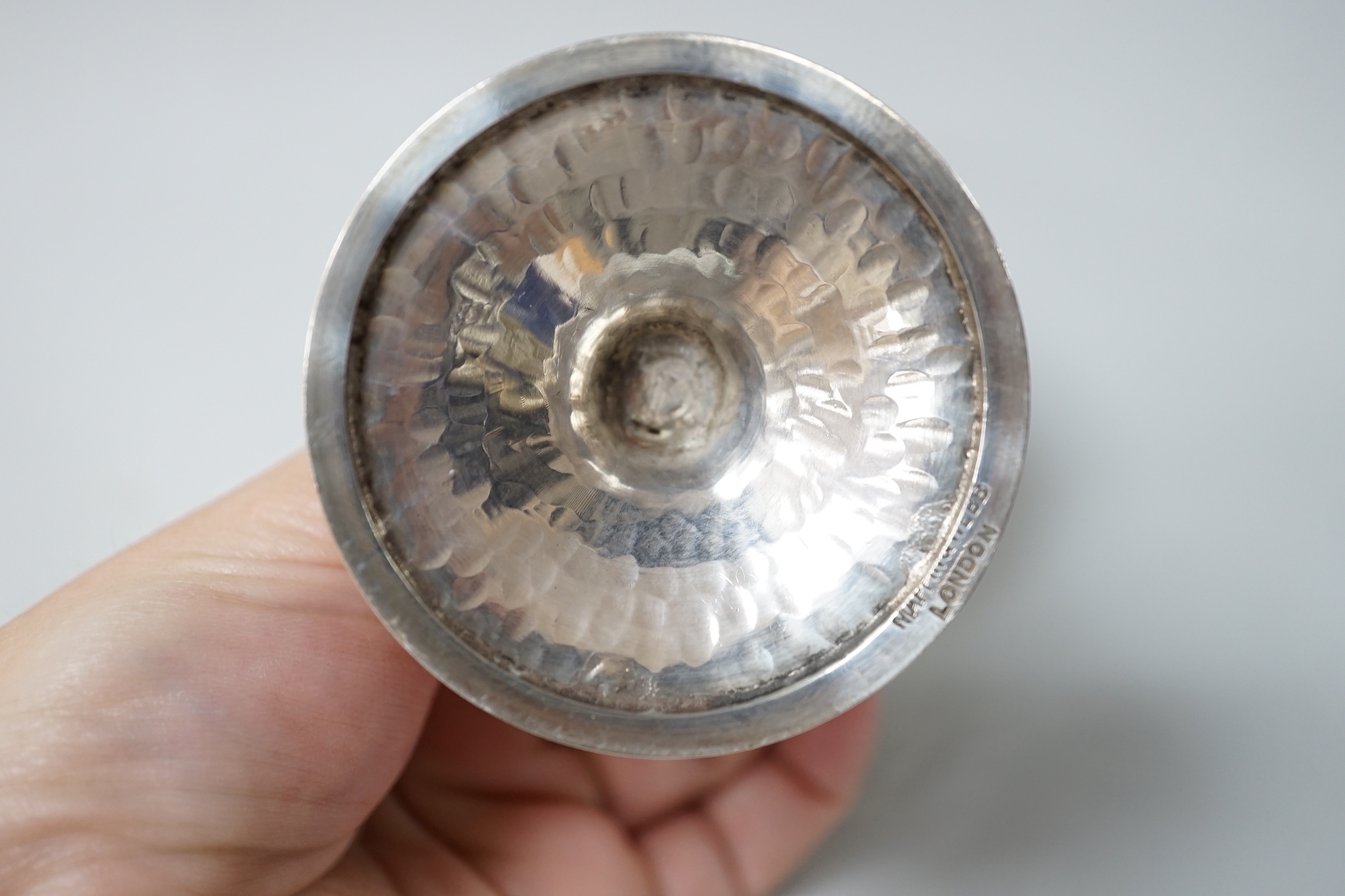 An Edwardian planished silver champagne coupe, makers Mappin & Webb, London 1903, 145 grams